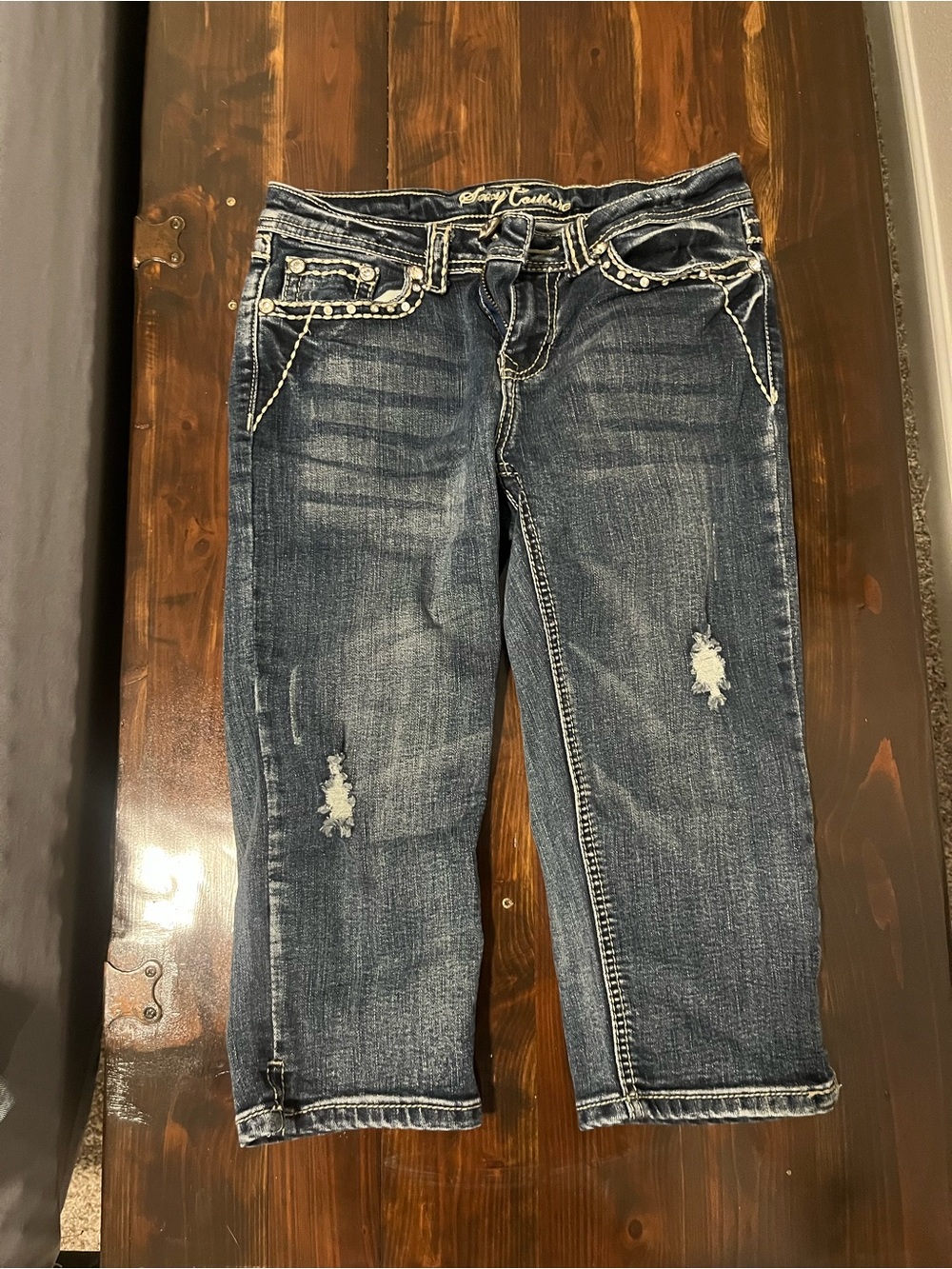 Sexy Couture size 3 Distressed Capris